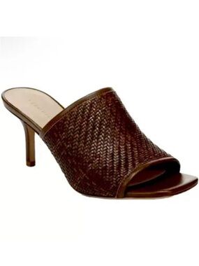 Veronica Beard Maisie Mules Raffia
Sandals size 9 Brown
